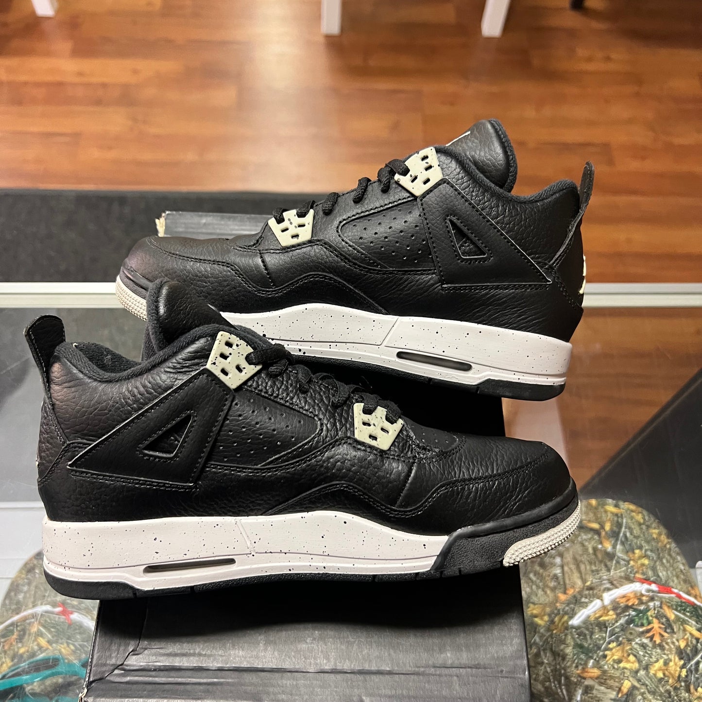 Jordan 4 Retro Oreo (2015) (GS) - Preloved