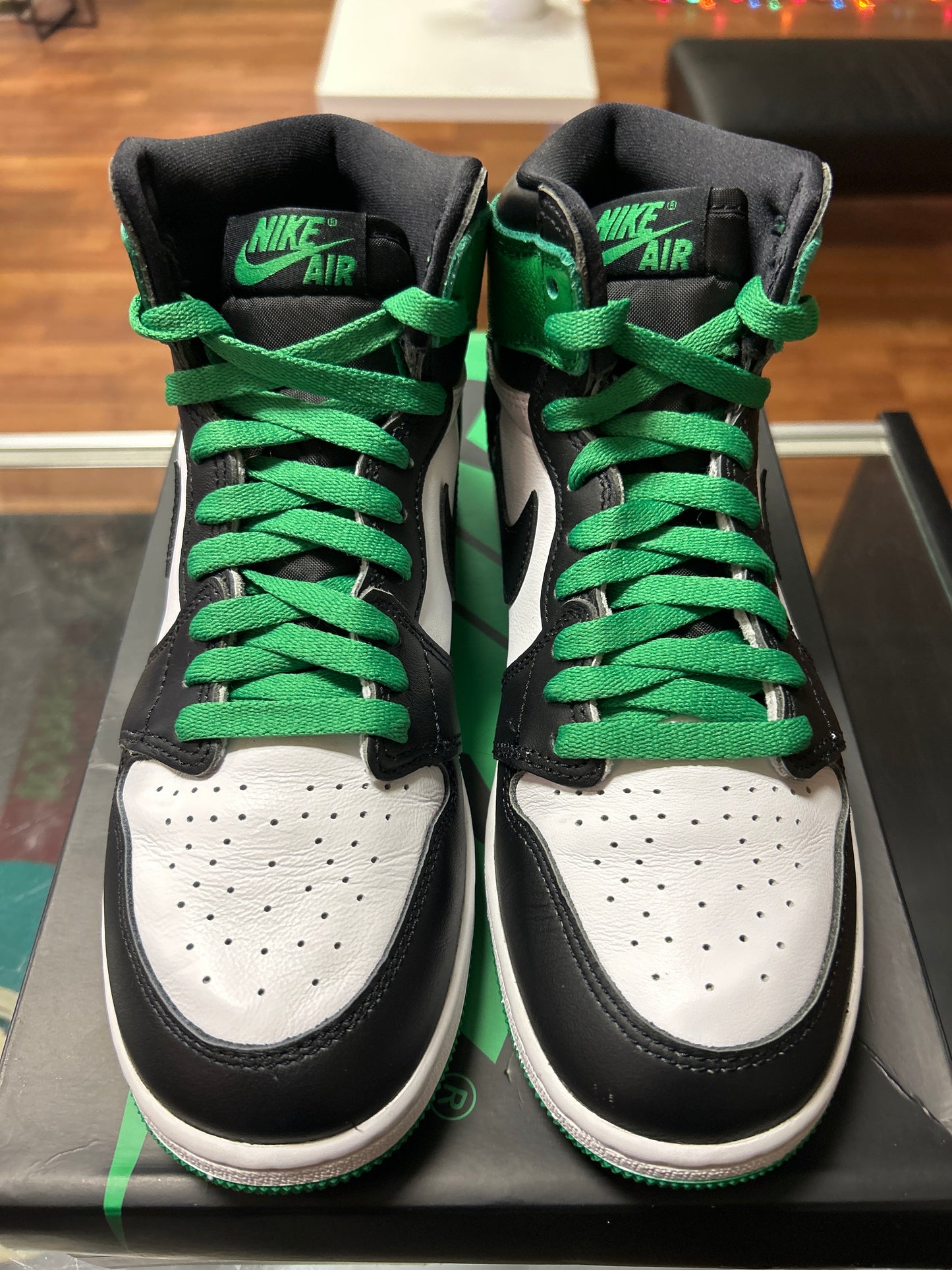 Jordan 1 Retro High OG Lucky Green (GS) - Preloved