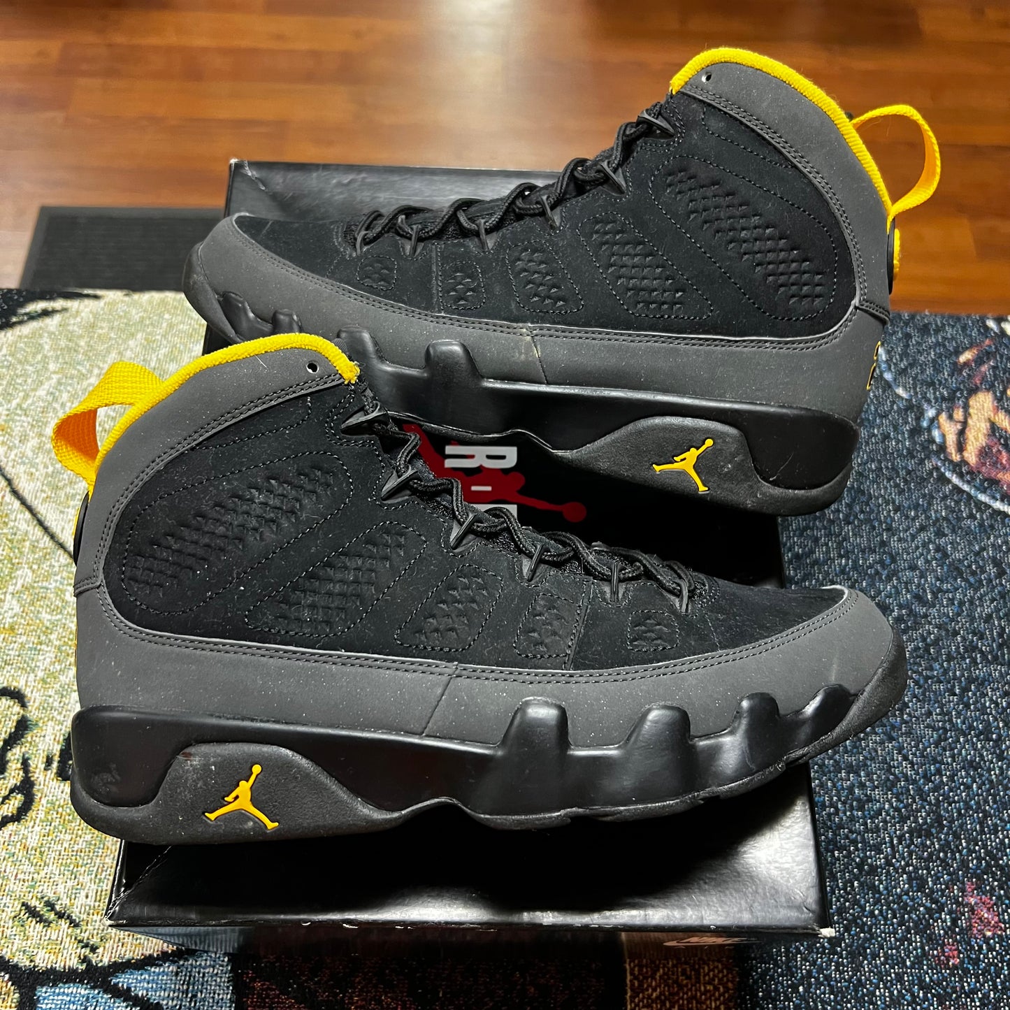 Jordan 9 Retro Dark Charcoal University Gold - Preloved