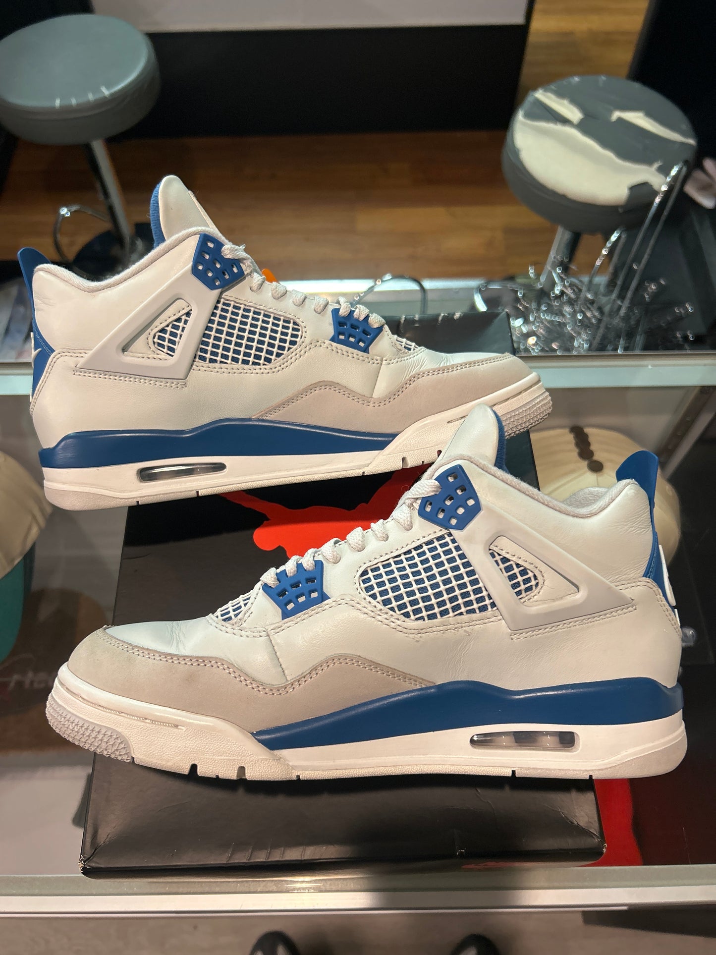 Jordan 4 Retro Military Blue (2024) - Preloved