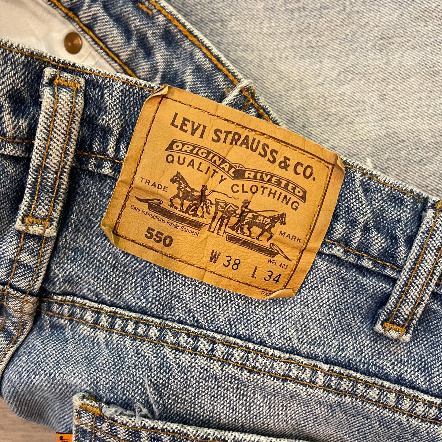 Vintage Levi’s 550 Jeans washed blue
