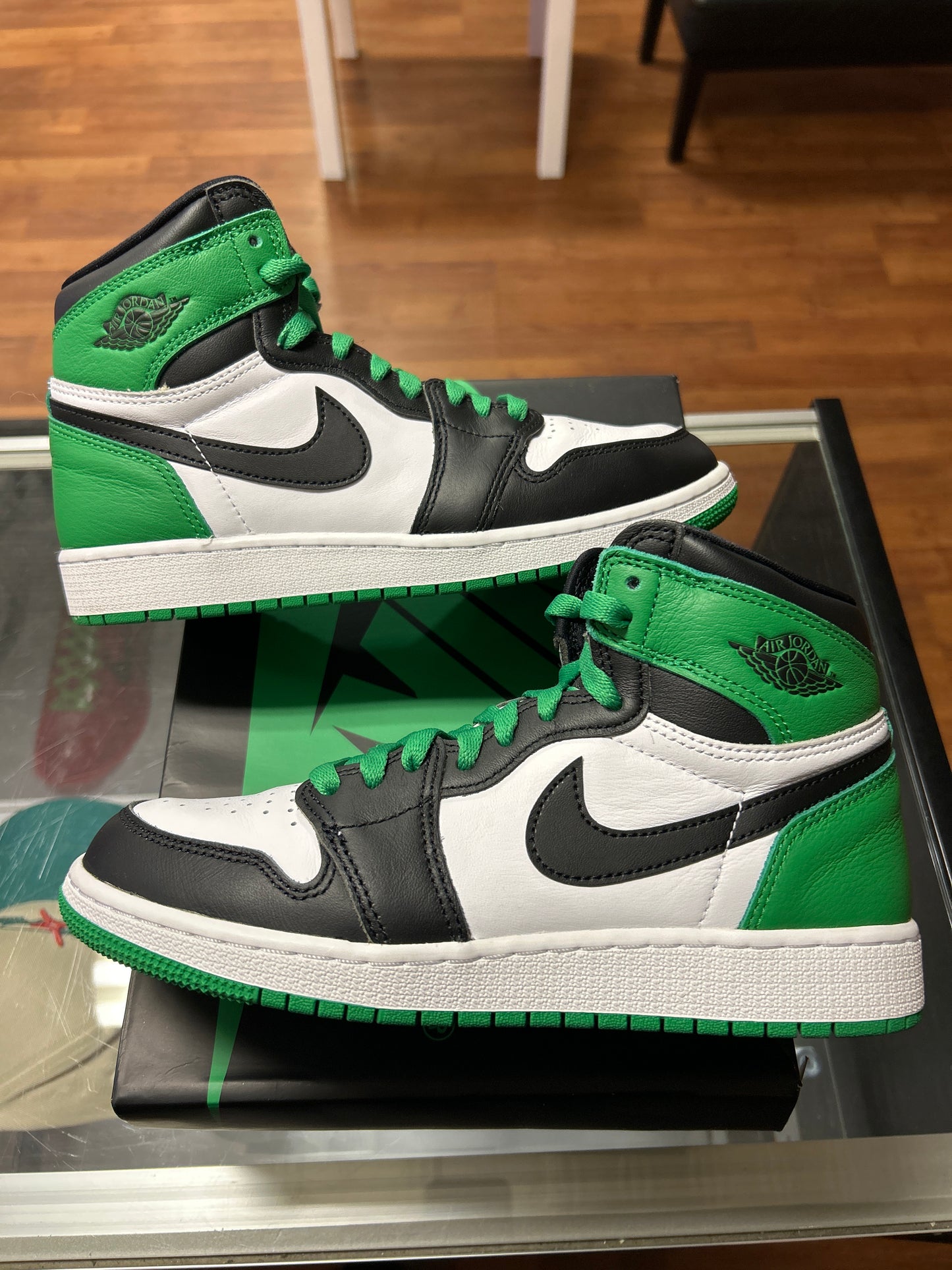 Jordan 1 Retro High OG Lucky Green (GS) - Preloved