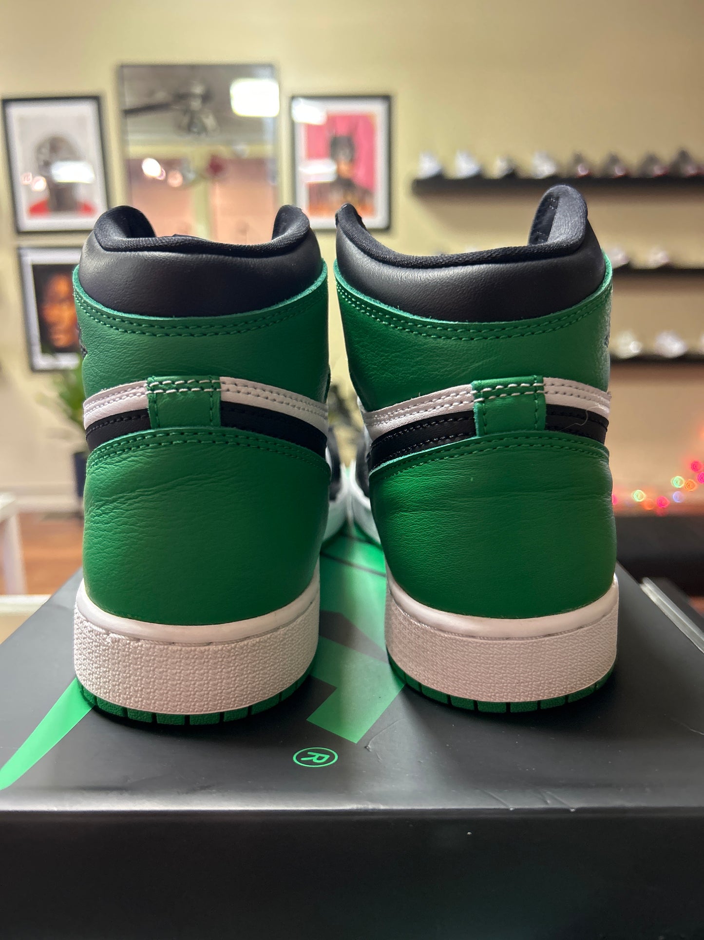 Jordan 1 Retro High OG Lucky Green (GS) - Preloved