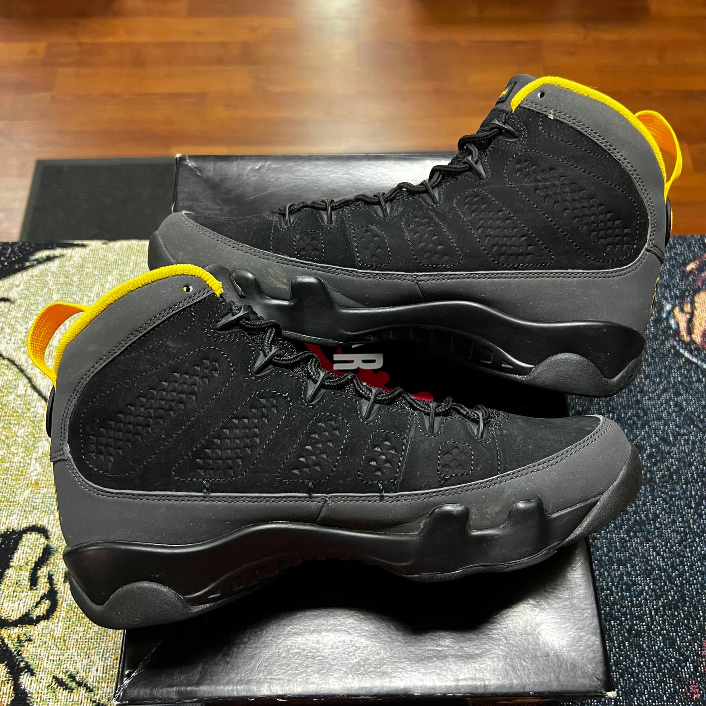 Jordan 9 Retro Dark Charcoal University Gold - Preloved