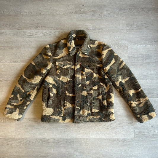 Levi Camo sherpa Jacket - Preowned