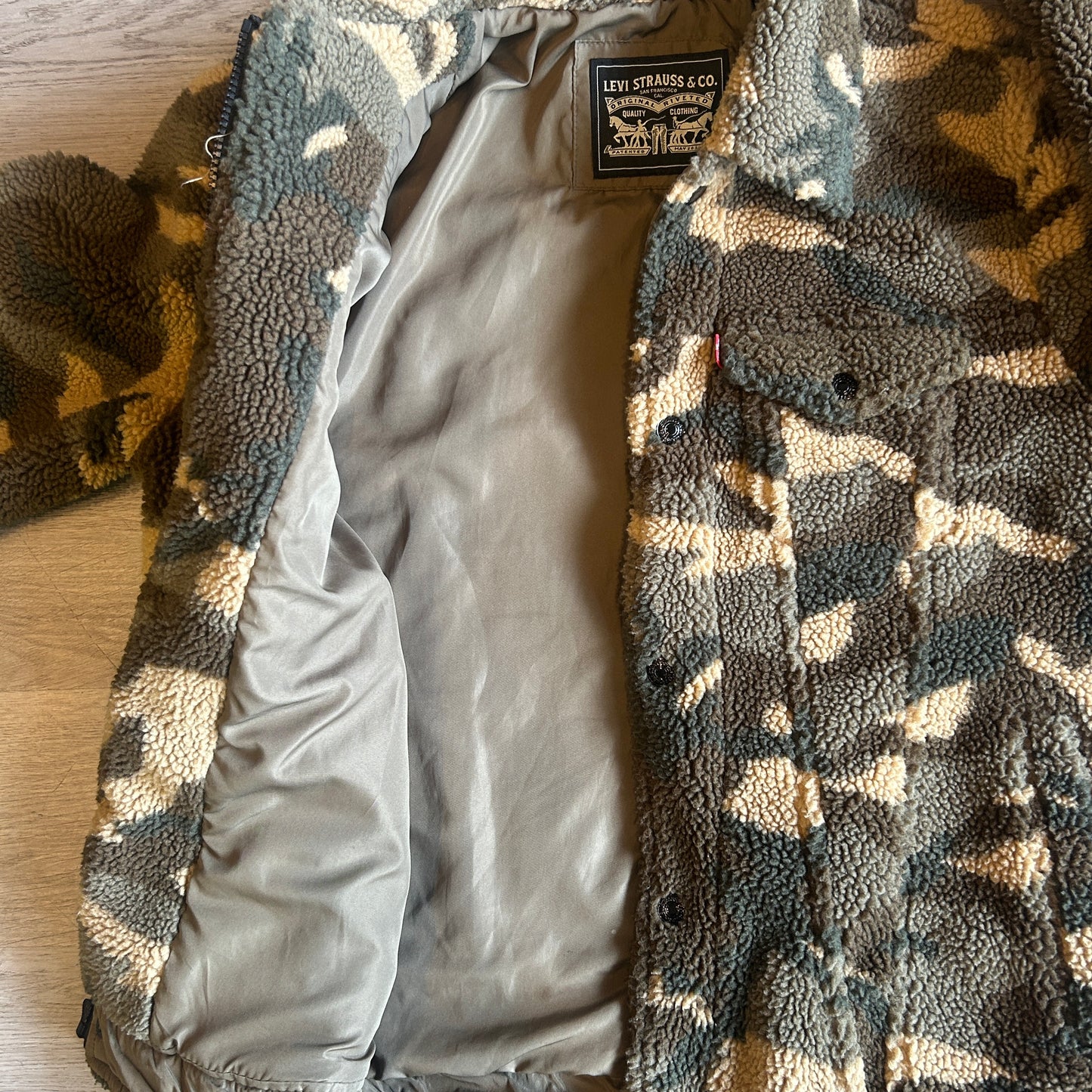 Levi Camo sherpa Jacket - Preowned