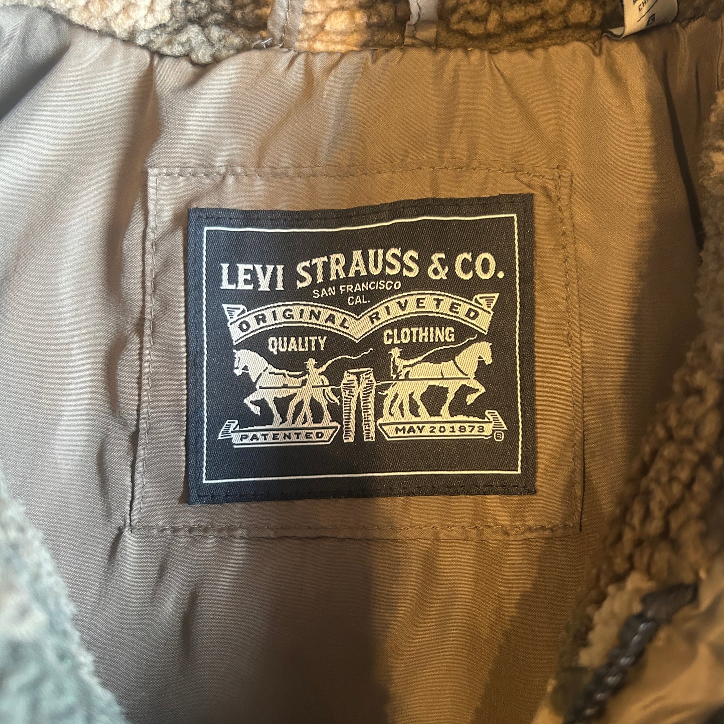 Levi Camo sherpa Jacket - Preowned